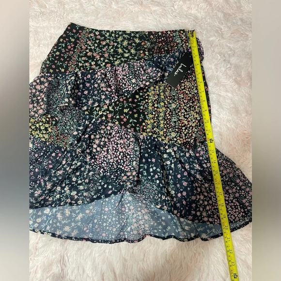 Lulus Catania Black Floral Print NWT Ruffled Mini Skirt Women’s Size Small - Picture 14 of 15